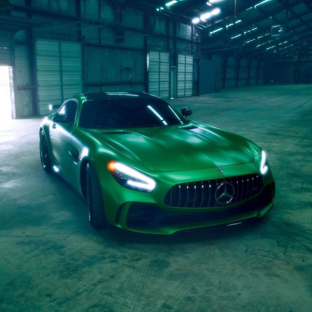 Mercedes AMGのインスタグラム：「[Kraftstoffverbrauch kombiniert: 13,1 l/100 km | CO₂-Emissionen kombiniert: 299 g/km | amg4.me/efficiency-statement | Mercedes-AMG GT R Coupé]  Soft lens, hard-nosed performance.   📷 #MBphotopass by @matthewjonesphoto for @mercedesbenzusa   #MercedesAMG #DrivingPerformance #GTR #AMG」