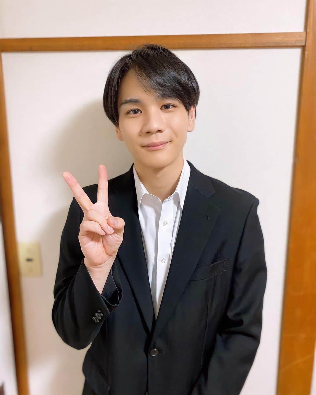 のインスタグラム：「[#豆原一成] 半径1メートルの君〜上を向いて歩こう〜 が公開されました！ 8本のオムニバス映画なので 盛り沢山な内容になっていると思います！ 僕の初めての映画是非映画館で 見ていただけると嬉しいです！  #半径1メートルの君 #JO1 • • 🇯🇵 DON'T FORGET TO FOLLOW 🤴🏻 UPDATE OF MAMEHARA ISSEI ➖➖➖➖➖➖➖➖➖➖➖➖➖ #Mameharaissei #mameissei #mamehara #issei #豆原一成 #okayama #produce101japan #produce101jp  #produce101season2 #produce48 #producex101 #IOI #WANNAONE #IZONE #X1 #JO1 #protostar #japan」
