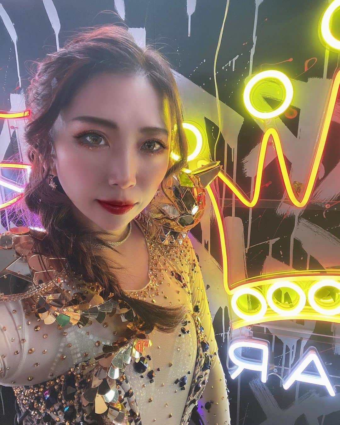 REIちぇるのインスタグラム：「配信いつも見てくれてありがとうございます♡  #partyon #バーレスク東京」