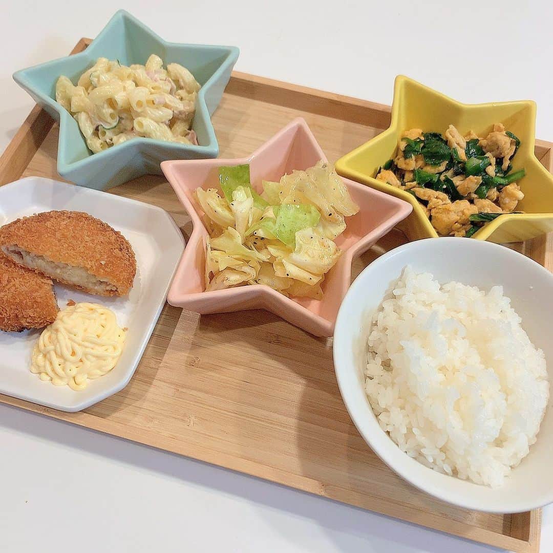 MII MAMAのインスタグラム：「. . . おうちごはん🍴✨♥️ ------------------------------------------ 🔎White Style mi mama 良かったらチャンネル登録お願いします🙇🏽‍♀️ #YouTube#ユーチューバー#主婦ユーチューバー#MIIMAMA##チャンネル登録お願いします#2児ママ#年子ママ#ホワイトインテリア#モノトーンインテリア#シンプルな暮らし#収納#ホワイト収納#イチナナ#イチナナライバー#専属ライバー#主婦ライバー」