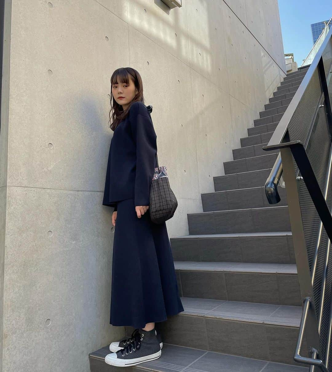 木村なつみさんのインスタグラム写真 - (木村なつみInstagram)「ネイビーのセットアップに、去年プロデュースしたバッグ❤︎やっぱりこのバッグかわいい🧎🏻」2月27日 18時17分 - natsumi__kimura