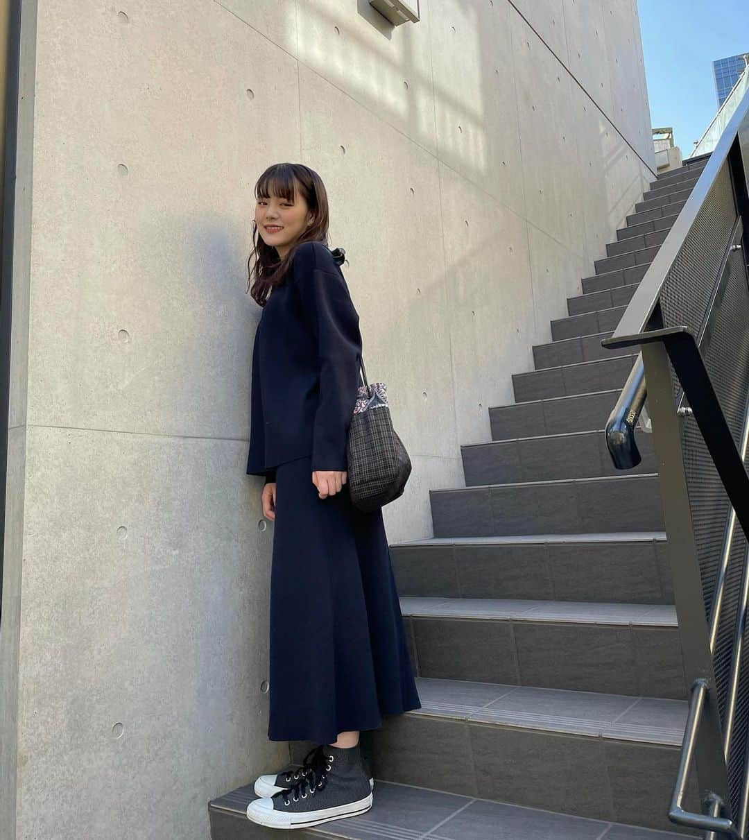 木村なつみさんのインスタグラム写真 - (木村なつみInstagram)「ネイビーのセットアップに、去年プロデュースしたバッグ❤︎やっぱりこのバッグかわいい🧎🏻」2月27日 18時17分 - natsumi__kimura