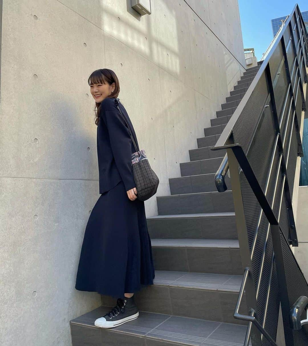 木村なつみさんのインスタグラム写真 - (木村なつみInstagram)「ネイビーのセットアップに、去年プロデュースしたバッグ❤︎やっぱりこのバッグかわいい🧎🏻」2月27日 18時17分 - natsumi__kimura