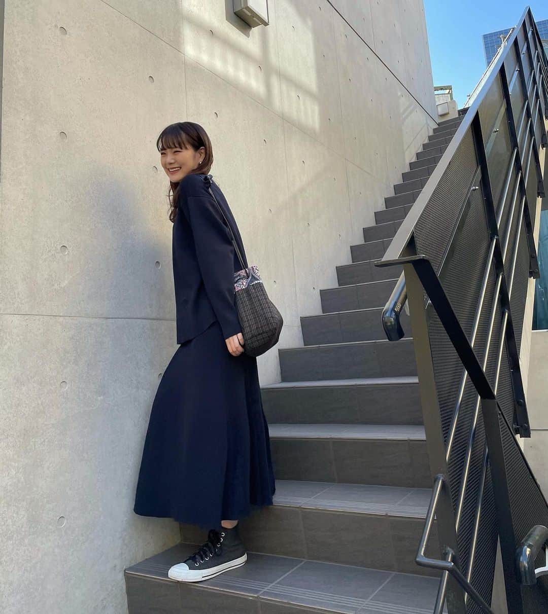 木村なつみのインスタグラム：「ネイビーのセットアップに、去年プロデュースしたバッグ❤︎やっぱりこのバッグかわいい🧎🏻」