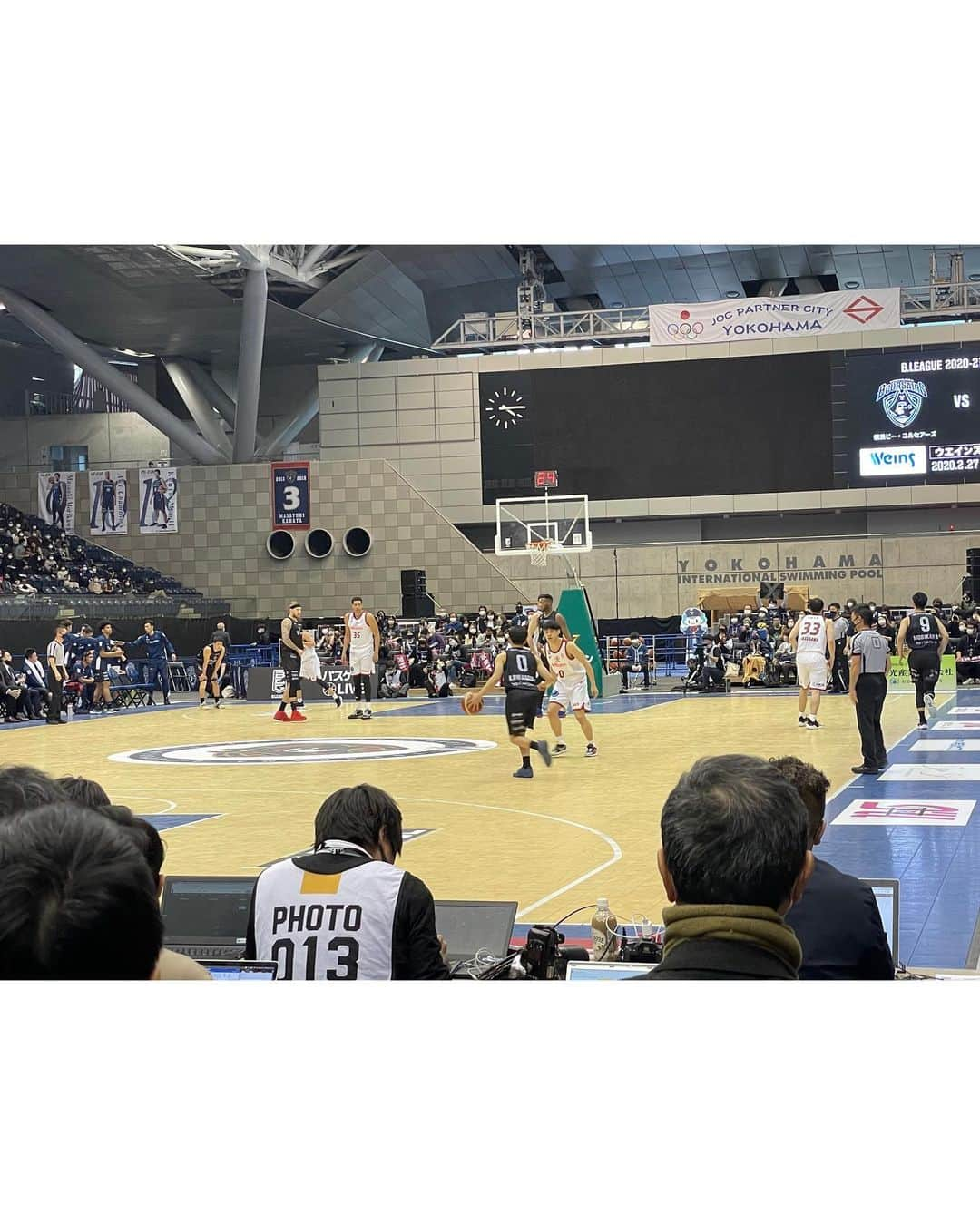 神戸麻衣さんのインスタグラム写真 - (神戸麻衣Instagram)「2/27(土)Bリーグ🏀 横浜ビー・コルセアーズvs川崎ブレイブサンダース in 横浜国際プール . 神奈川ダービー🌊 大人気のカードが観れた☺️🏀 . やっと河村くんのプレーが生で観れたし、ゆうま氏とのマッチアップは胸熱だし🔥 米須君も観れたし、まっすーのプレーも最高に好きでした😆♪ 河村くんは三遠ネオフェニックスの時に観に行けなくて後悔してたから本当に嬉しかった🥺✨ 明日で最後だしね…！ . . #司会 #mc #モデル #model #リポーター #ナレーター #reporter #ナレーション #スポーツmc  #イベント #イベントmc #神戸麻衣 #静岡モデル #basketball #バスケットボール #bリーグ #横浜ビーコルセアーズ #川崎ブレイブサンダース #横浜」2月27日 18時20分 - mai_g916