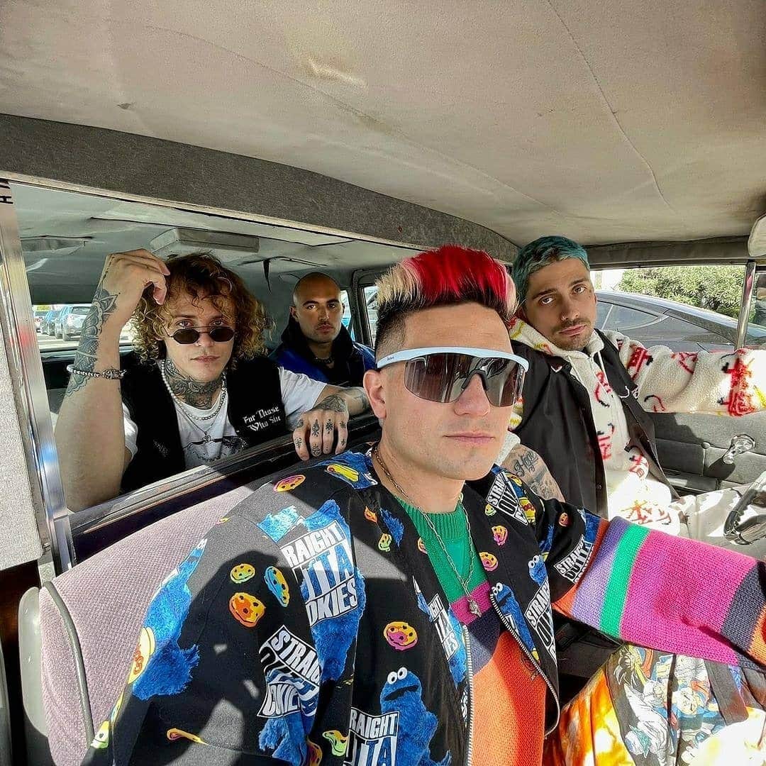 Spinnin' Recordsのインスタグラム：「A collab between @danny.quest and @cheatcodes never disappoints 🔥 For the third time they delivered a feel-good tune! 'That Feeling (feat. @hayleymaymusic)' is out now. Link in bio to stream 💃」
