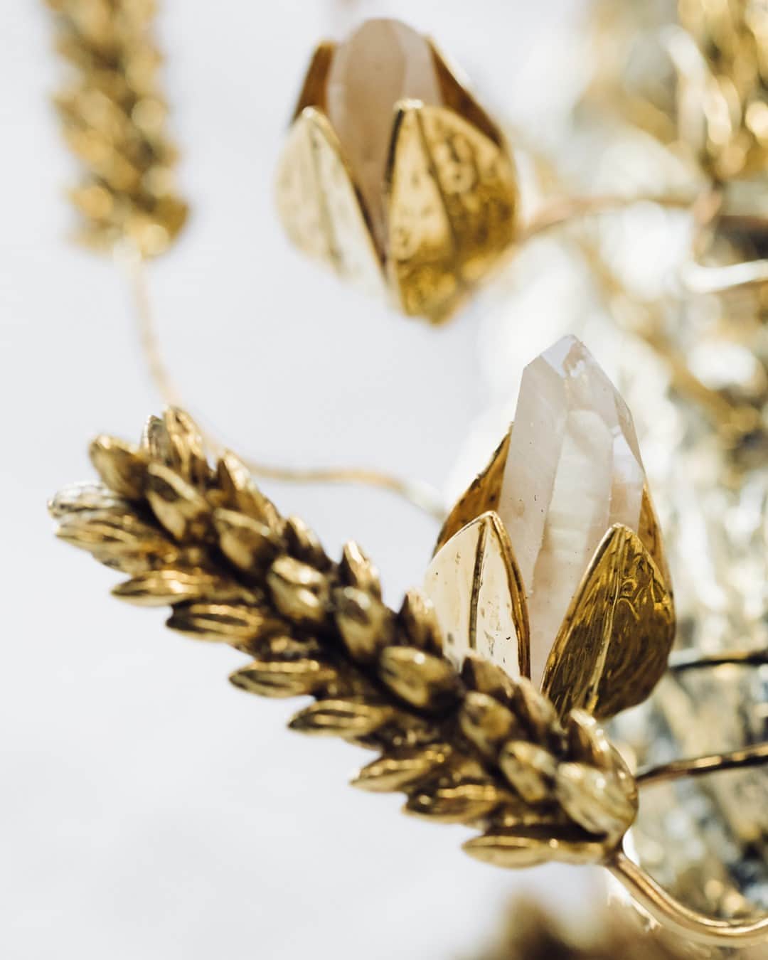 グーセンス パリのインスタグラム：「Detail of our heritage WHEAT mirror.  📷 by @alix.marnat」