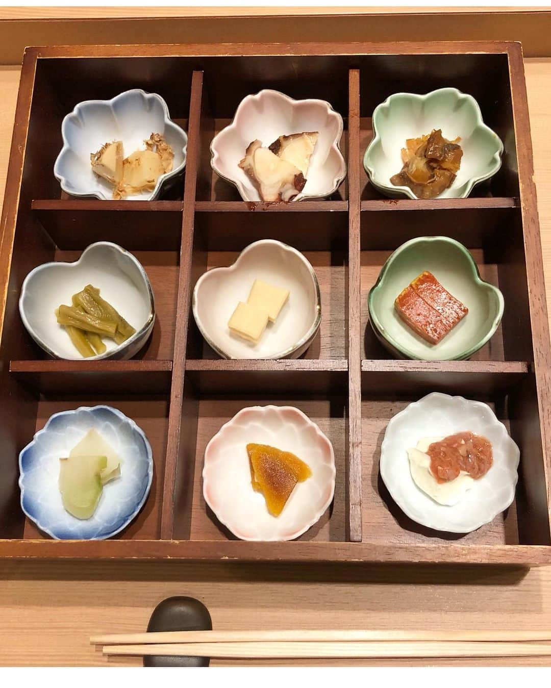 生形由佳さんのインスタグラム写真 - (生形由佳Instagram)「【鮨 青海】青山店に行ってきました🍣  雲丹9種の食べ比べ✨ こんなに贅沢にウニを食べたのは初めて！☺️  前菜やお鮨の握りもとても美味しかった〜🥰 店内も心地の良い空間で幸せなひとときでした☺︎  #青海 #東京グルメ #表参道グルメ #グルメ #ウニ #雲丹 #青山グルメ #ランチコース #鮨 #寿司 #東京 #食べログ #表参道　#ランチ」2月27日 18時26分 - yuka.ub