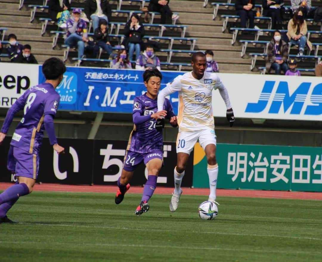 クエンテン・マルティノスのインスタグラム：「We was fighting till the end. And we could take 1 point. Let’s recover now and get ready for the next game!」