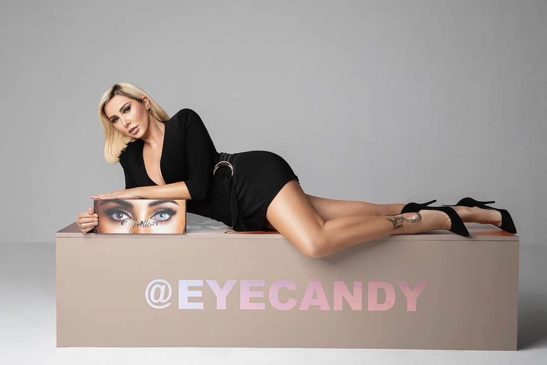 ジョエル・マーディニアンさんのインスタグラム写真 - (ジョエル・マーディニアンInstagram)「EYECANDY is 11 LIMITED EDITION Colored lenses and will be Launched online soon  @eyecandy STAY TUNED #iameyecandy #joellemardinian ايكندي هي ١١ لون كل لون فيهم محدود جدا راح يتم الاعلان عليهم الليلة عن طريق الاون لاين  خليكم ناطرنا」2月27日 18時42分 - joellemardinian