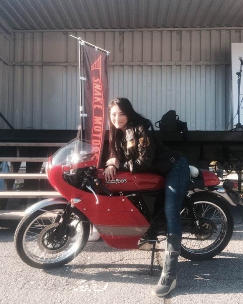 福山理子さんのインスタグラム写真 - (福山理子Instagram)「スネモの想い出  #スネークモータース #snakemotors  #snakemotors77 #猫好き #てて #愛猫てて #ガレージ生活 #motorcycle  #motorcyclelife  #motorcyclegirl」2月27日 18時34分 - rikofukuyama