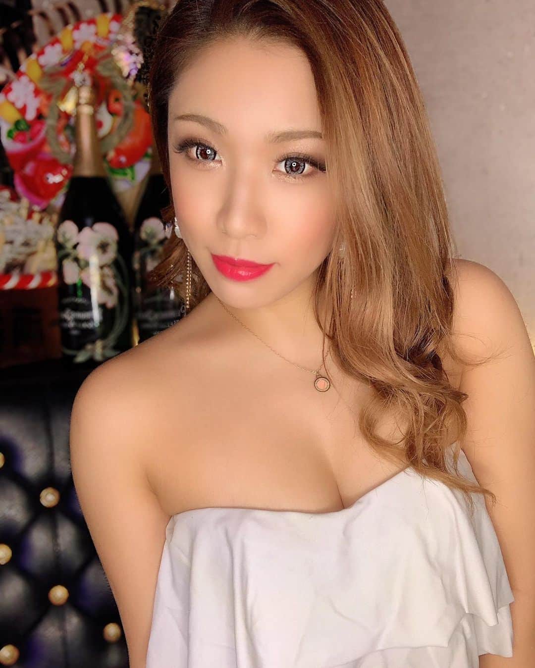 Senaさんのインスタグラム写真 - (SenaInstagram)「昨夜もありがとうございました🙇‍♀️ イベントじゃない日だったけど常連様が沢山で大盛り上がりな金曜日で コロナ前に戻ったような。。そんな1日でした🥰🤍 遠隔でも毎日のように。。応援をありがとう😢 . 今日も新人さんレッスンからの出演です！ ちょっとSNS追いついてなくごめんなさい🥲 昨日のお礼今日が終わったらゆっくり書かせてください🥺🙇‍♀️ 行ってきます🏃‍♀️ . . #インスタライブ #生配信 #エンタメ活動を止めない  #バーレスクヤバイ #バーレスク東京 #パリオン #セクシー #ショーガール #ショークラブ #ダンサー #バーレスク #エロカワ #モデル #むちむち女子 #ギャル #インスタ映え #水着ギャル #巻き下ろし #かきあげヘア #メイク #美容 #ダンサー募集 #シンガー募集 #burlesquetokyo #burlesque #dancer #showgirl #bikini #instagood #selfie」2月27日 18時34分 - sena_burlesque_ts