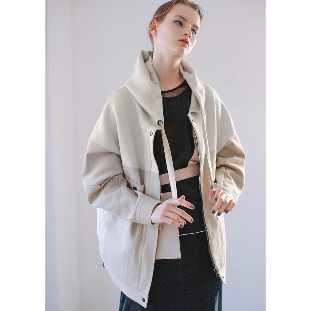 AULA AILAのインスタグラム：「【AULA AILA 2021 SS COLLECTION】  TWILL HOODIE BLOUSON	 IVORY/BLACK/BEIGE/INDIGO SIZE:0  ¥24,000   ✔️OFFICIAL WEB STOREにて予約受付中。」