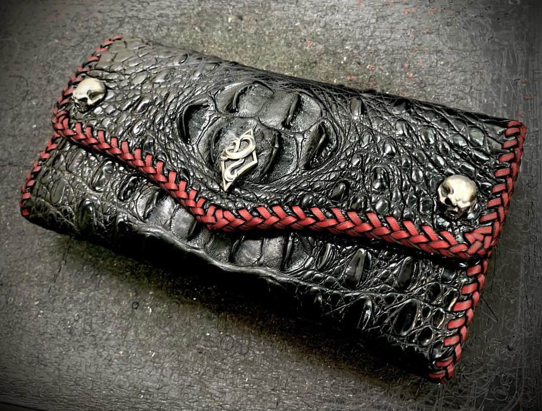 リザード・ヘッドさんのインスタグラム写真 - (リザード・ヘッドInstagram)「Nile crocodile wallet  Used for over 16 years Renewal re-knitting the side of the race!」2月27日 18時38分 - rizardhead