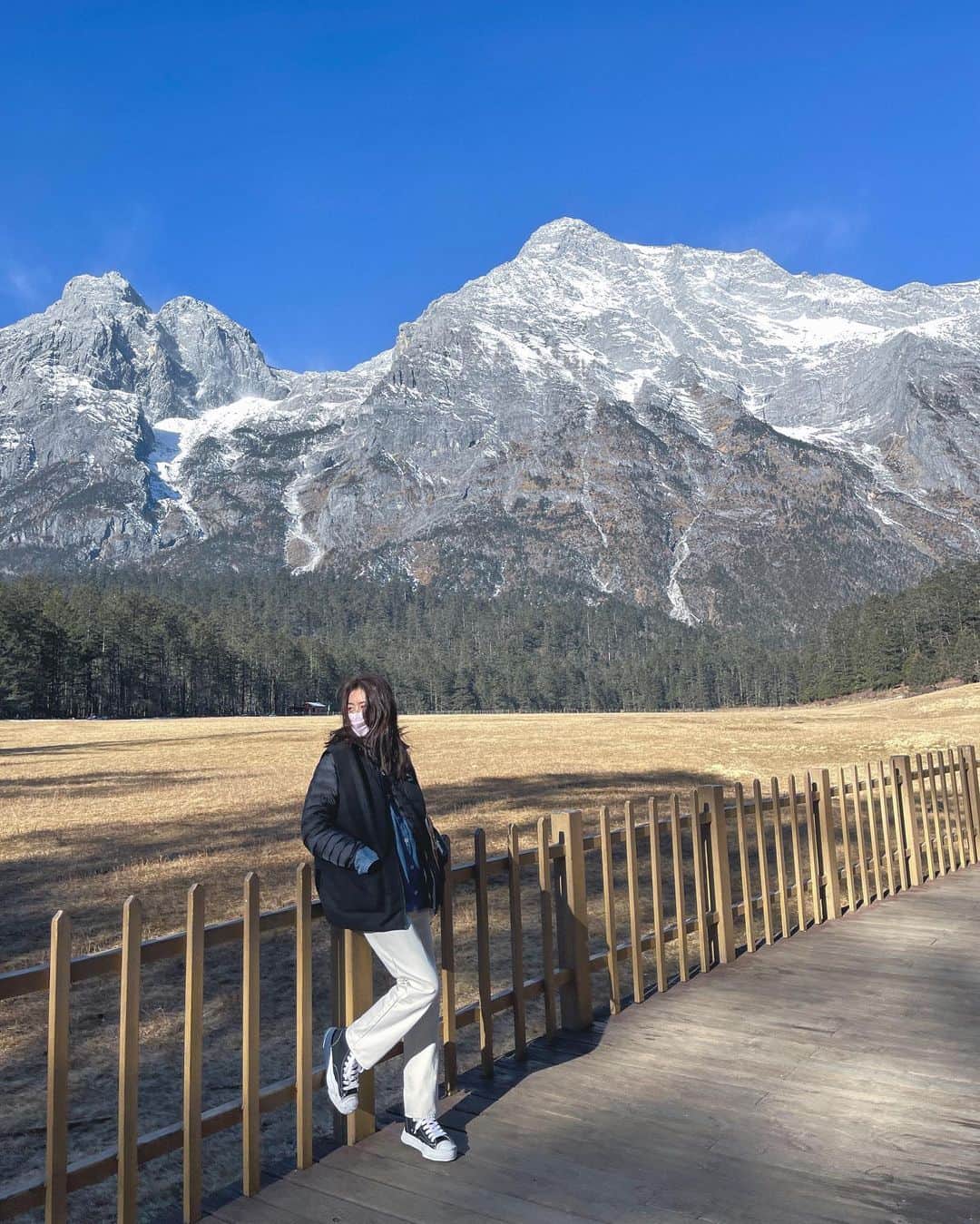 リウ・ウェンのインスタグラム：「👋🏼🏔」