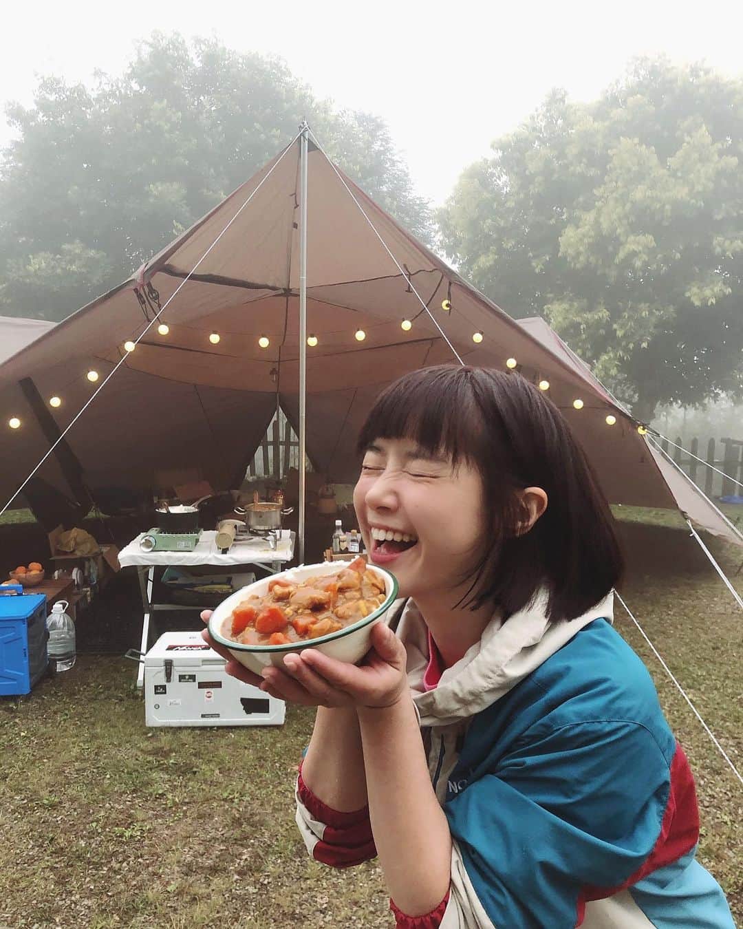 リー・ジャーインのインスタグラム：「我把第一餐煮好了😝💕⛺️✨大家連假去哪裡玩？」
