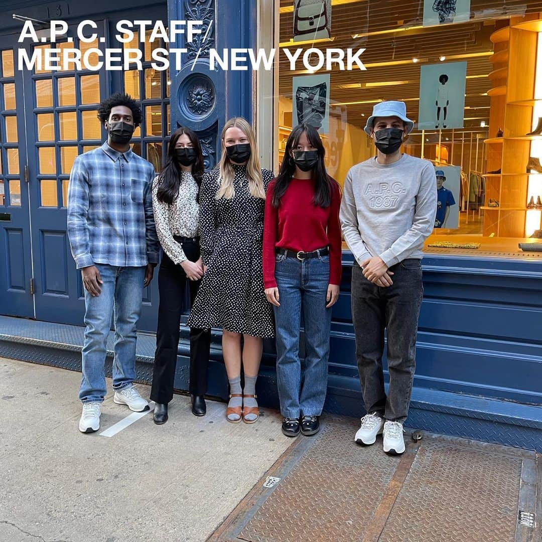 アーペーセーさんのインスタグラム写真 - (アーペーセーInstagram)「A.P.C. Mercer Street store in New York.⠀ ⠀ Christian is wearing :⠀ Trek Overshirt ⠀ New Standard Jeans ⠀ Jay Sneakers⠀ ⠀ Chelsey is wearing :⠀ Aline blouse⠀ Spring Jeans⠀ Ella Boots⠀ ⠀ Colleen is wearing :⠀ Caroline dress Judith sandals⠀ ⠀ Victoria is wearing :⠀ Amalia sweater⠀ Sailor Long Jeans ⠀ Lilou Mary Janes⠀ ⠀ Luis is wearing :⠀ Alex Bucket Hat⠀ Dan Sweatshirt ⠀ Martin Jean⠀ Run Around Sneakers⠀ ⠀ A.P.C. Mercer St store address : 131 Mercer Street, 10012 New York, USA⠀ ⠀ All articles available in stores and at apc.fr⠀ ⠀ #APC #APCstaff #APCSS21 #NewYork」2月27日 18時56分 - apc_paris