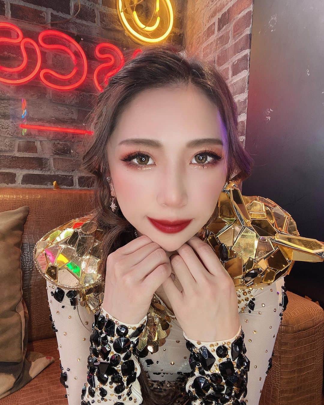 REIちぇるのインスタグラム：「撮影もだいぶ慣れてきた😆✨ このインスタライブで配信めちゃくちゃ好き♡  そしてさっき気づいたけど、ECサイトからだとお店よりドリンクお高いのですね😢  たくさんドリンク幸せでした😢 ありがとうございます💕」