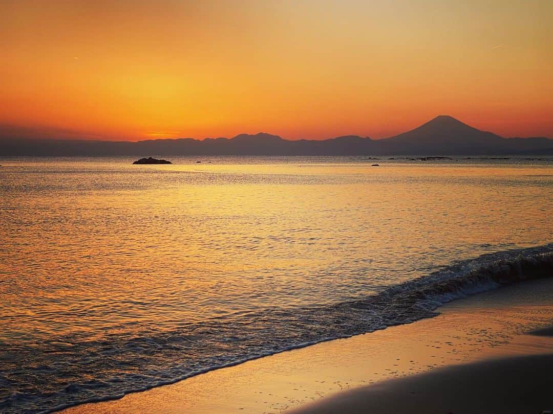 角田陽一郎さんのインスタグラム写真 - (角田陽一郎Instagram)「浜に来たら、あまりに美しい。声にならない。」2月27日 19時00分 - kakuichi44
