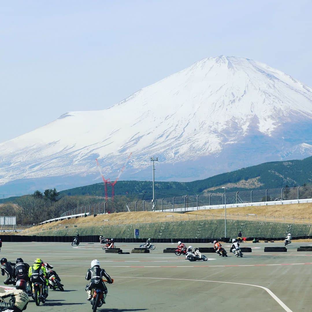 黒川忠文さんのインスタグラム写真 - (黒川忠文Instagram)「今日は富士スピードウェイの CUB CUPのレースを観戦！ 勉強&撮影してきました。  さぁ次回は！？」2月27日 19時01分 - kurokawatadafumi