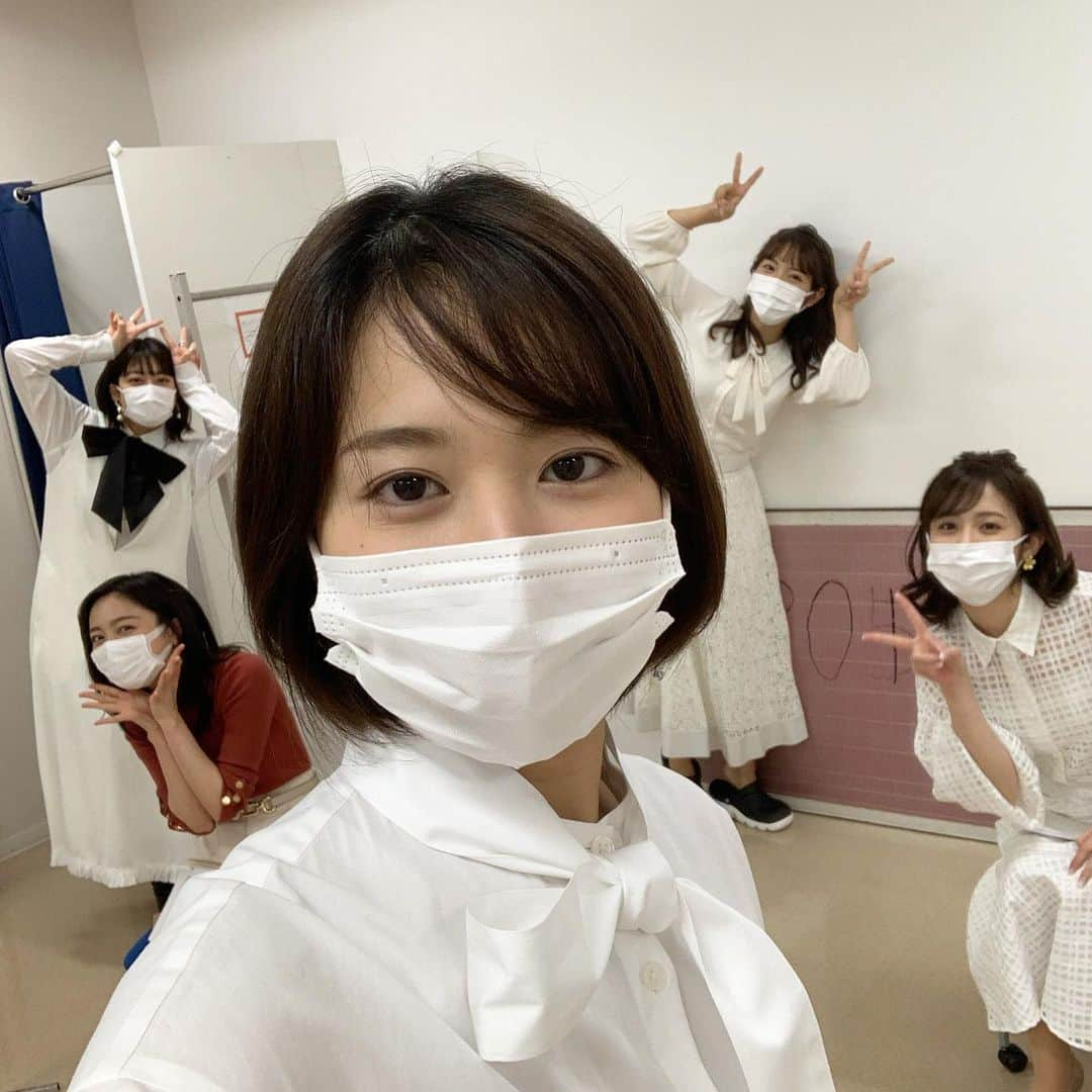 永尾亜子のインスタグラム：「. 今夜9時からはハモネプ🎤 アナウンサーチーム『アナペラ』としてこの7人で歌いました！  そしてなんといっても今回は大学対抗ということで、大学生たちのハイレベルなアカペラに注目です！！  #佐久間みなみ @sakuma_minami  #杉原千尋 @chihiro.sugihara  #藤本万梨乃  @marino.fujimoto1030  #久慈暁子  @kuji_akiko  #堀池亮介  @ryosuke_horiike  #藤井弘輝  @fujii_koki_cx   #ハモネプ #アカペラ」