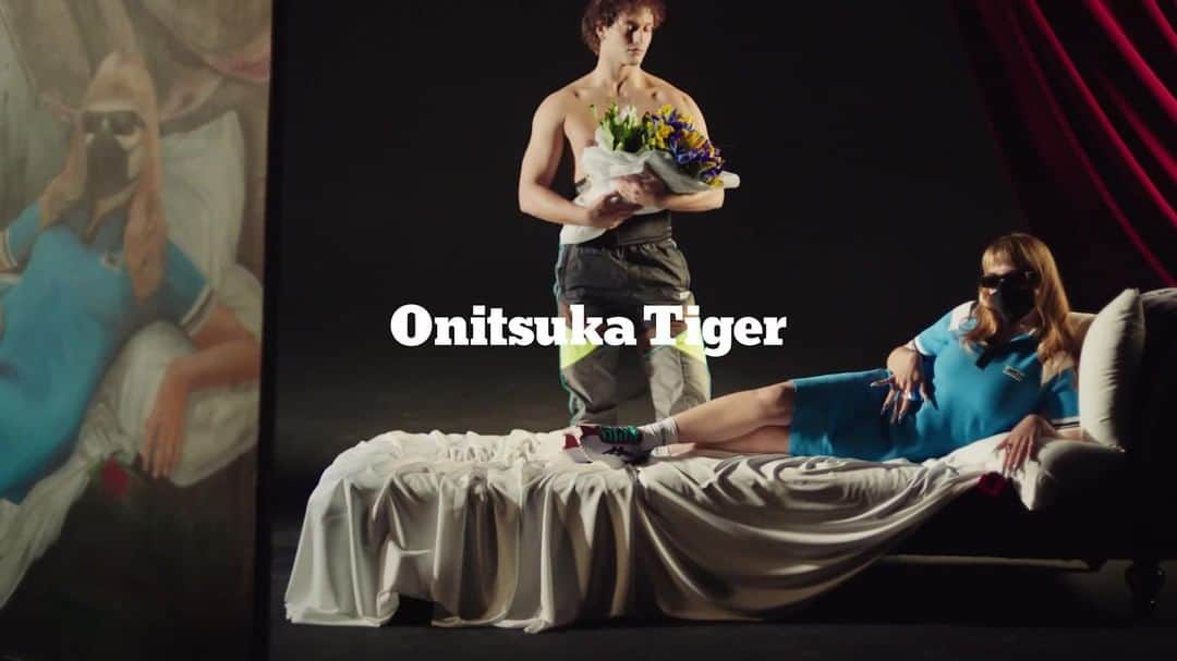 Onitsuka Tigerのインスタグラム：「"UNFASHIONSHOW", The #OnitsukaTigerAW21 Collection by @andrea_pompilio This collection, which was unveiled during the Milan Fashion Week, was inspired by the majestic nature of the towering Himalayas in winter and the trekking and hiking boom of the 1970s.  The released film collaborated with the next generation of artists based on Milan—music artist @myss.keta, dancer @gabesposito, and urban artist @ozmone —is filled with vibrant energy.  Check out the details on IGTV or the official online site!  #OnitsukaTiger #MFW #MilanoFashionWeek @cameramoda」