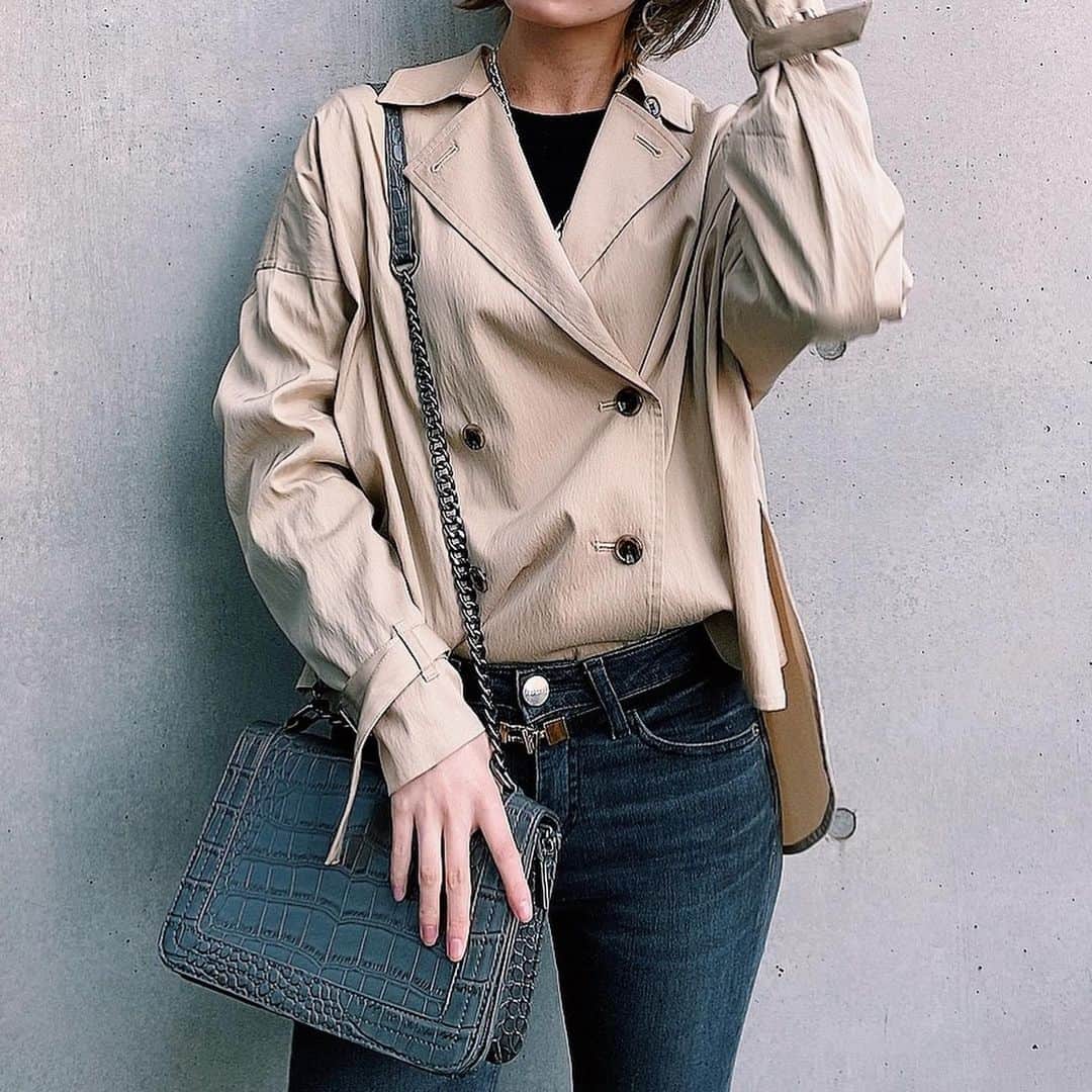 サキのインスタグラム：「. 寒いけどニット単体飽きたので @uniqlo のカシミヤニットにシャツ型のトレンチ重ね着🐑  @stunninglure #stunninglure  #春服 #uniqlo」