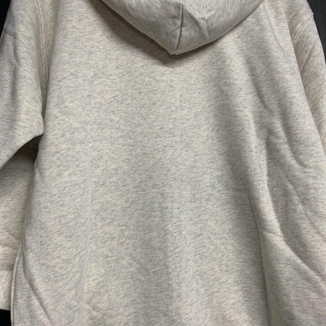 山内要さんのインスタグラム写真 - (山内要Instagram)「慶徳二郎のTシャツ・パーカーが発売になりました♪😀利益は全て寄付致します♪😀Tシャツ😀カラーは黒、ピンク1800税込＋送料440😀素材は、ドライメッシュ仕様ポリエステル100%😀5枚以上は送料無料です😀😀😀パーカー😀カラーは、オートミール、グレー2700税込＋送料440😀素材はコットン100% 5枚以上は送料無料です😀サイズは、Tシャツ、パーカー　大人サイズ　SS、S、M、L、LL、3L、4L 😀kidsサイズ　100、110、120、130、140、150 カラー　※お支払いは銀行振込になります。ご注文から商品到着まで約2週間かかりますので、ご了承下さいませ　😀ご注文・お問合せ　熊本被服株式会社　月曜日〜金曜日午前9時〜午後5時　0963621205 #慶徳二郎　#Tシャツ　#パーカー  #熊本被服株式会社　#利益  #全て寄付  #熊本県　#熊本市　団体・レクレーションのユニフォーム・イベントの景品・寝間着にどうぞ♪😀　ちなみに慶徳二郎をイベントにお呼び頂くと直接販売も致します♪😀　　　#イベント」2月27日 19時17分 - keitokujiro