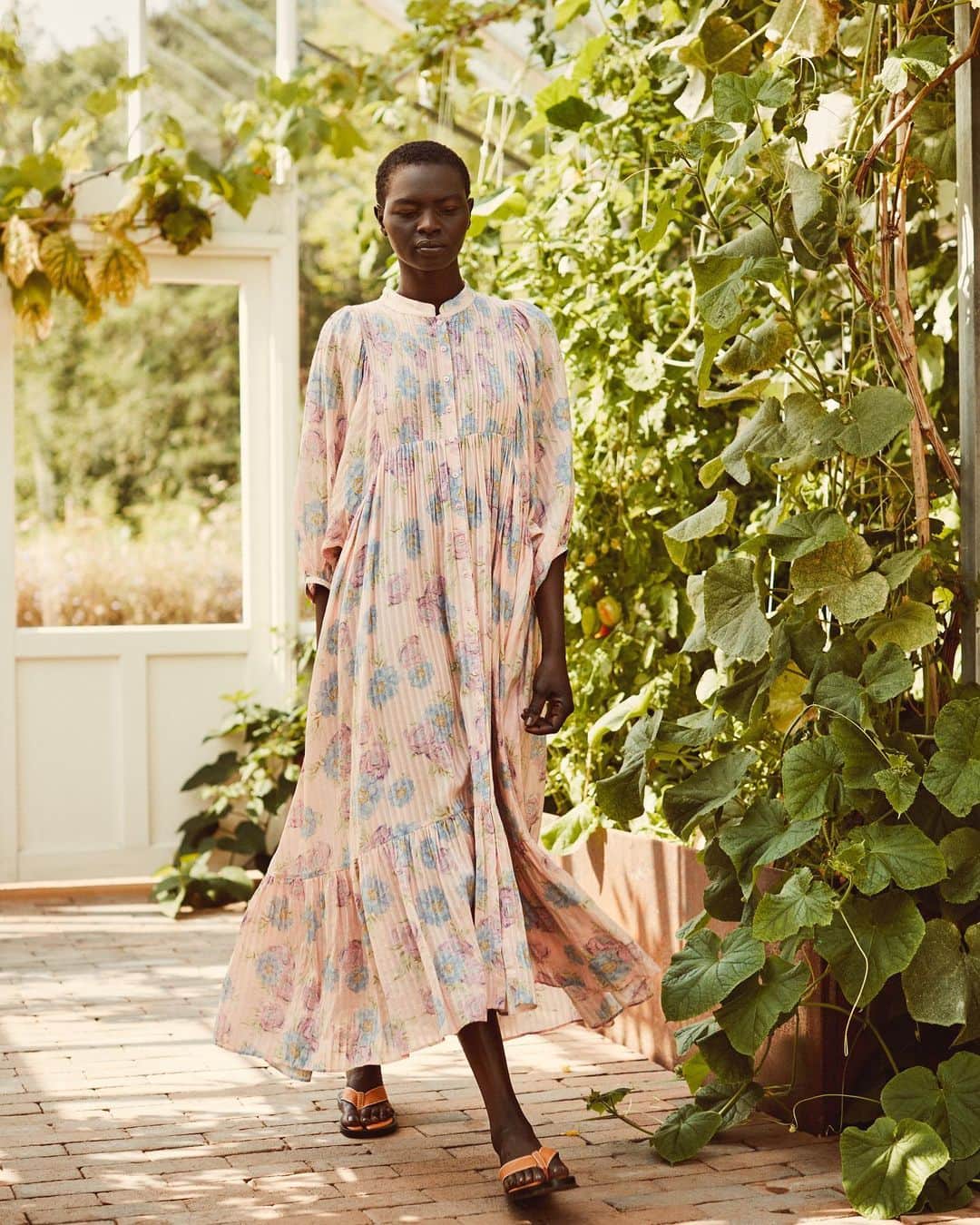 バイティモのインスタグラム：「In a delicate mix of cotton and linen, with a striped jacquard detail, a new group has arrived online at byTiMo.com. Just as pretty with a pair of denim and a jumper on top as on a warm summer day🌞 #bytimo #youarebeautiful」