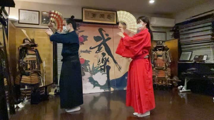 内木志のインスタグラム：「演武初日のスロー動画👘 お稽古筋肉痛になりながらも楽しかったな〜😌 #演武 #源光士郎 先生 #武楽 #武楽座」