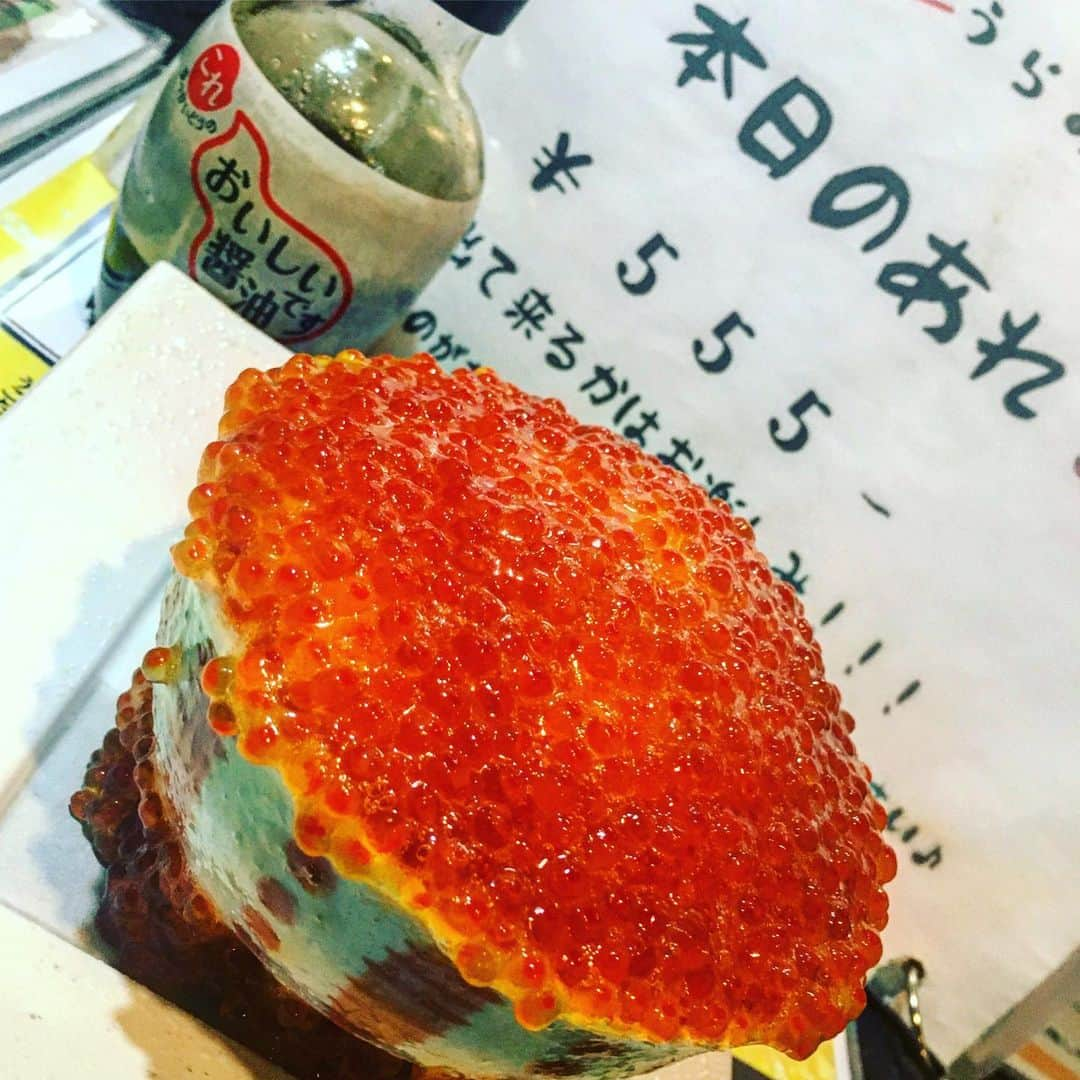 知床漁場 天神橋筋店さんのインスタグラム写真 - (知床漁場 天神橋筋店Instagram)「こんばんは🌇 北海道知床漁場天神橋店です。 今日も今日とていくら💥ドーン。 プチプチ溢れすぎるいくらに ご注意ください。 よろしくお願い致します。 #北海道知床漁場天神橋店#出し巻きたまご#北海道居酒屋#北海道グルメ#地下#掘りごたつ#生牡蠣#いくら# 海鮮居酒屋#いくら#ホッケ#牡蠣# 天満#天神橋筋商店街#天神橋筋5丁目# いくら丼#飲み放題」2月27日 19時17分 - shiretoko_tenjinbashi