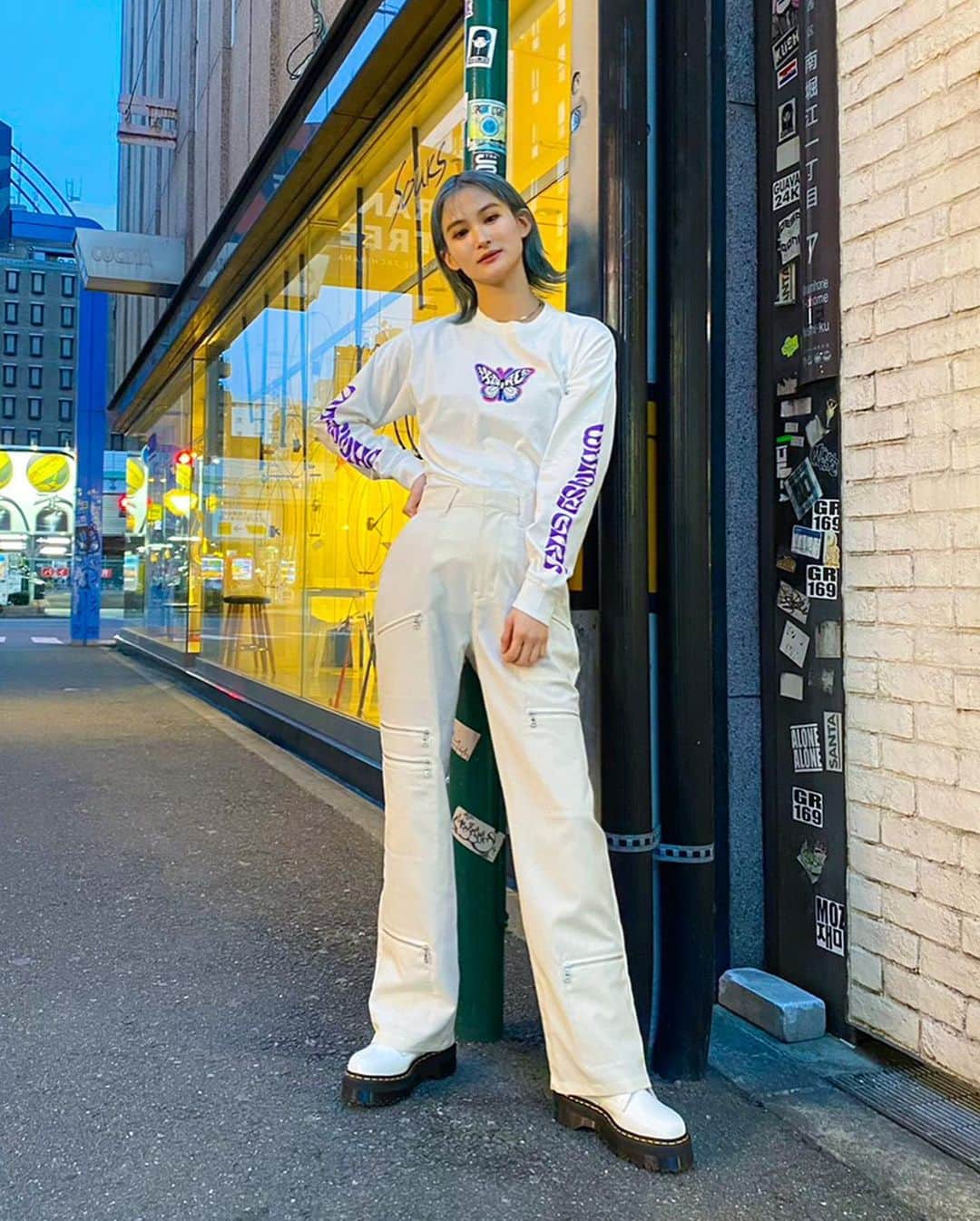 XGIRL_ootdのインスタグラム：「#xgirl_ootd @yunruty 166cm X-girl OSAKA STAFF ・ ------------------------ ・  ▪️MARBLE BUTTERFLY L/S TEE ¥6,000+TAX(SIZE:S)  ▪️BONDAGE FLIGHT PANTS ¥13,000+TAX (SIZE:M) ・ ------------------------ #xgirl #xgirljp #xgirlus #エックスガール」