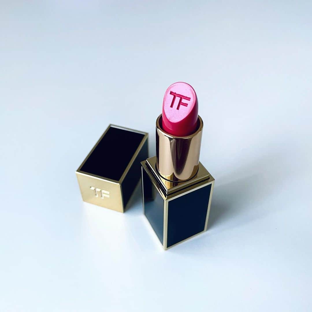 RYOさんのインスタグラム写真 - (RYOInstagram)「𝑁𝐸𝑊 𝐿𝐼𝑃   @tomfordbeauty  👄09 TRUE CORAL  コーラル持ってなかったから 春に向けて買ってみた 🍒💓  #lipstick  #tomfordbeauty」2月27日 19時22分 - 24kry