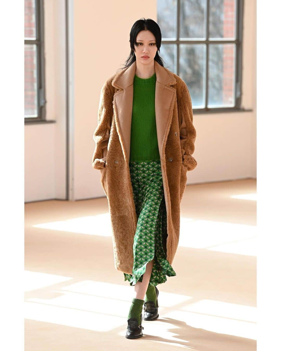 ソラ・チョイさんのインスタグラム写真 - (ソラ・チョイInstagram)「@maxmara  Fall 2021 #최소라 #sorachoi  @romanyoung  @fordmodels  @wilhelmina.london  @special_management  @yg_kplus  #AsianModel #KoreaModel」2月27日 19時22分 - sola5532