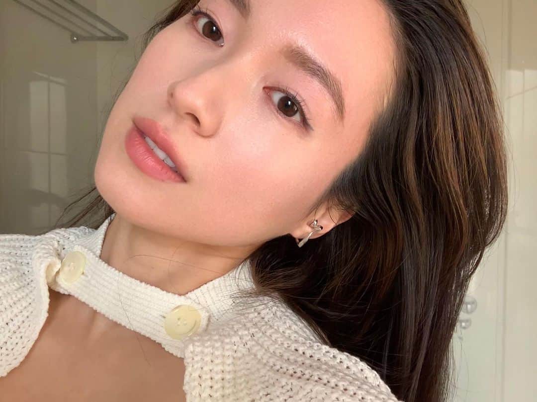 吉竹美聡のインスタグラム：「ピアスあいてないのでつけ心地の良い イヤリングやイヤカフが大好きです⛲️❤︎」