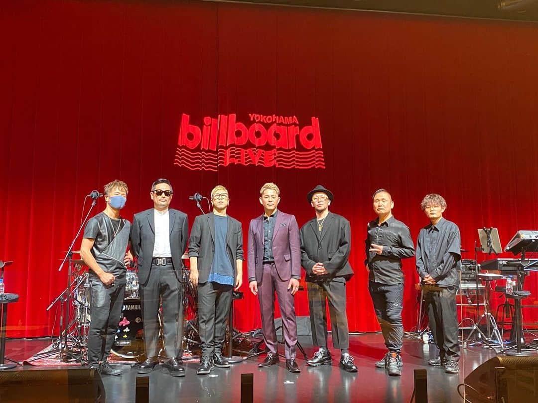 のインスタグラム：「.  Full Of Harmony ANOTHER VOICE Billboard 横浜公演にゲスト出演させていただきました🎤  お三方とFull Of HarmonyのGlory Daysをアカペラアレンジで歌わせていただきました。  昔から憧れのお三方と一緒に歌えて本当に幸せでした😭  僕とお三方だとどんなアレンジがいいか一緒に考えた結果がアカペラでした‼︎  一生忘れる事のできない宝物です💎  残りの公演もかまして下さい🔥  #FullOfHarmony #GloryDays #acappella #アカペラ #ANOTHERVOICE #Billboard #FOH」