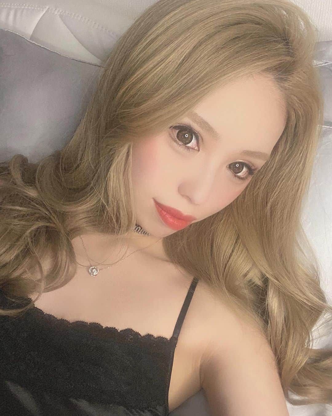 のインスタグラム：「今日は無限の土曜日♥️大好き土曜日！ そして2月最後の日っ 明日は休みだから〜いっぱい飲もう🙊 . 冬のニセコで楽しいことなんだろう？？ だれか教えてください❣️ . #北海道 #札幌 #すすきの #ニュークラブ #ニュークラ  #桃瀬まりあ #クラブプレミア #キャバクラ #ホスト #東京 #六本木 #新宿 #歌舞伎町 #大阪 #北新地 #ミナミ #中洲 #美尻 #おっぱい #シャンパン #japan #Hokkaido #instalike #f4f #followme #likeforlike #キャバ嬢 #美人 #北海道旅行 #美容」