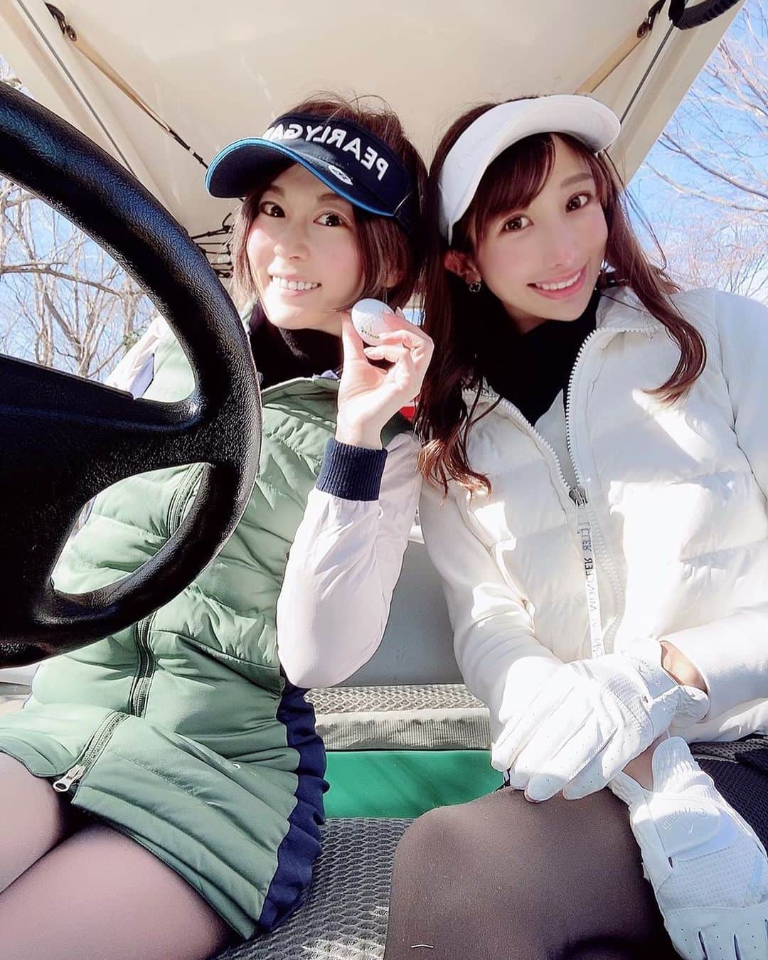 mimiのインスタグラム：「本日もマブダチとゴルフ⛳️極寒でも昨年と変わらないラウンド数(週一)🤣 関東制覇とか目指してみる❓w? 最近特に飛距離が伸びたナツ。 影響されて飛ばしたいと思い始めた私。 同じスクール通ってるから切磋琢磨🏌️‍♀️🏌️‍♀️ ⚠️これから事件多発の予感です  結果報告後ほど⛳️  #ゴルフ女子#ゴルフ初心者#ゴルフバカ #ゴルフ動画 #ラウンドレッスン #ゴルフ好きと繋がりたい#jackbunny#ゴルフコーデ#インスタゴルフ#インスタゴルフ部#インスタゴルフ女子 #東京ゴルフガールズ #ゴルフ大好き#ゴルフ馬鹿#ゴルフ練習#東京おやじゴルフ#golf#golflife#golfer#ゴルファー」