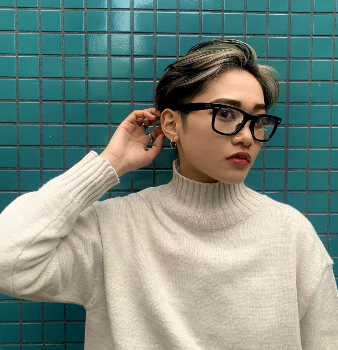 珠里亜のインスタグラム：「👓💙」