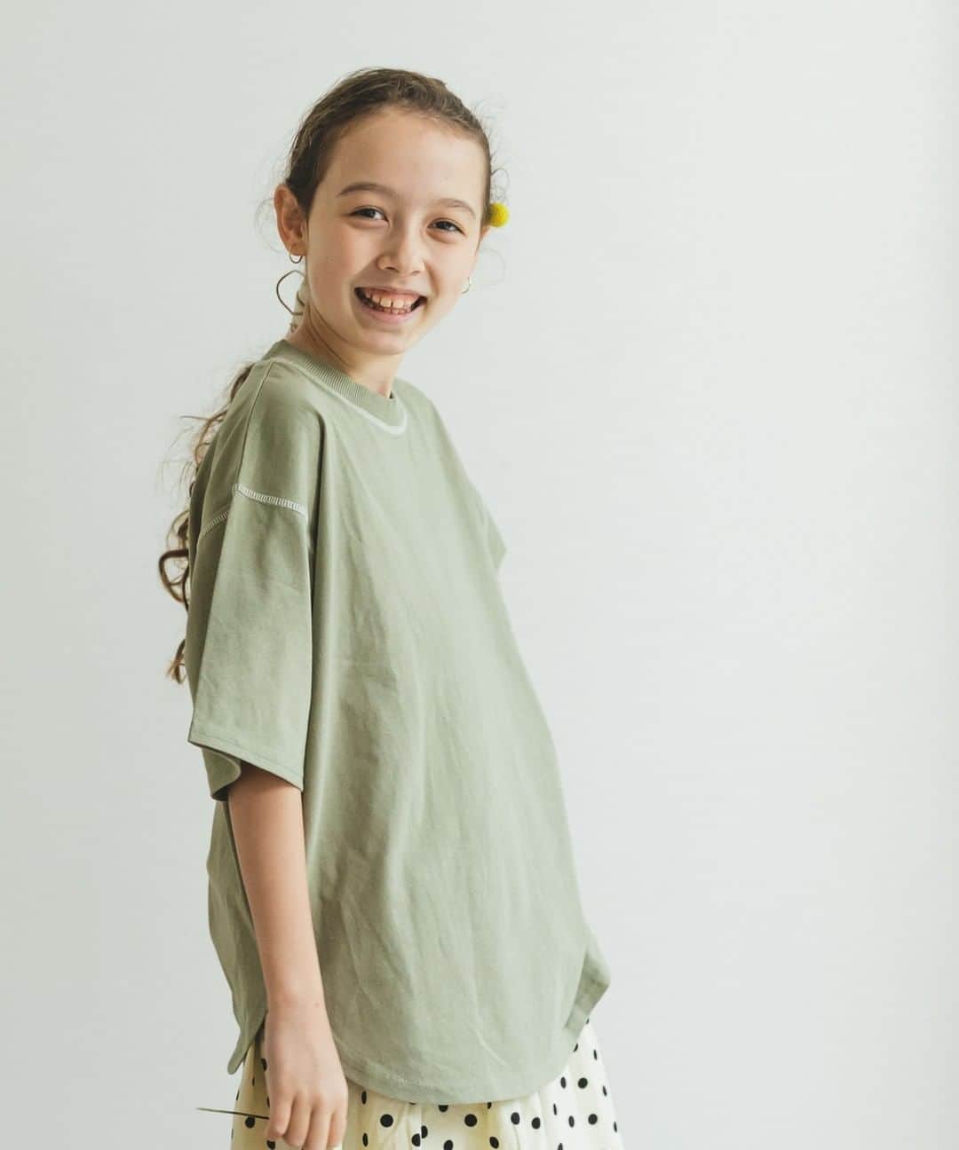 coucou manon フォトイベントをする子供服ブランドさんのインスタグラム写真 - (coucou manon フォトイベントをする子供服ブランドInstagram)「■pairmanon pre spring collection 2021■  シンプルなデザインで、柄のボトムとも相性抜群。 親子お揃いが叶うゆったりシルエットのTシャツです。  ✔商品名:【USAコットン100%】【ママとおそろい】配色ステッチ テールヘム 半袖 Tシャツ ヘビーウエイト ユニセックス ✔通常価格:990円 ✔商品番号:NN1SSRT828  LINE@お友達登録で10%オフクーポン プロフィールのURLをクリック→公式オンラインショップ内のLINE@お友達登録リンクをクリック  pairmanon LINE@公式アカウントではお友達限定で… ・週末限定タイムセール ・限定クーポン ・新作入荷、再入荷のお知らせ を配信中  #ペアマノン #pairmanon #kidscode #kids_japan #キッズ服 #キッズコーデ #キッズファッション #キッズモデル #子供 #子供服 #ギフト #娘コーデ #キッズフォト #ムスメ #親バカ部 #リンクコーデ #親子コーデ #子供服通販 #子供服コーデ #女の子コーデ #男の子コーデ #新作公開 #春夏 #春夏服 #新作 #プチプラコーデ #おそろコーデ #2021ss #プチプラ #子供のいる生活」2月27日 20時00分 - pairmanon