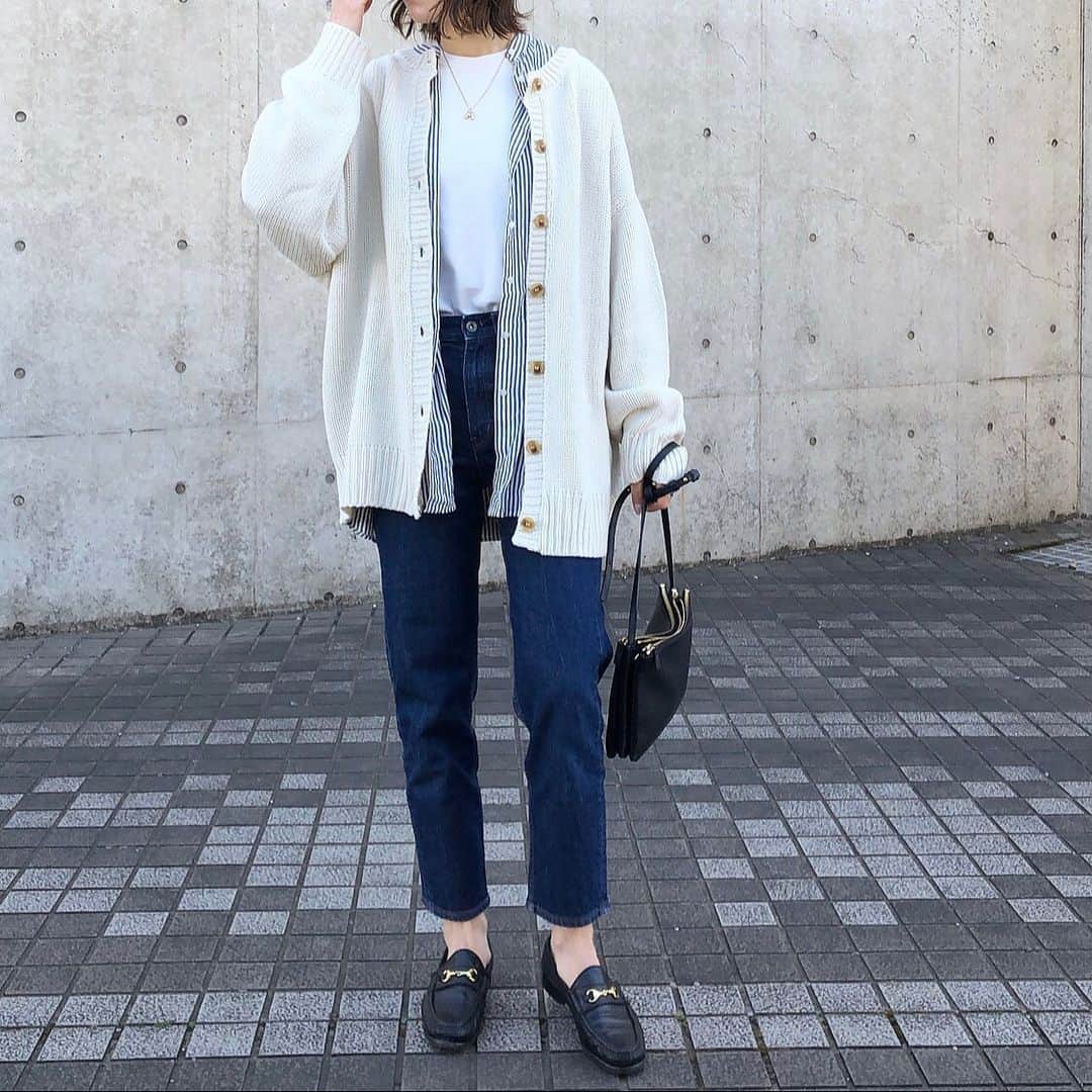 mmk__56のインスタグラム：「2021.2.27 . . 前後2wayなのでカーディガンにもプルオーバーにもなるニット🤍 色んな着方載せたので良かったら👆 今なら50%offでお得みたいです☺︎ . ニット… @classicalelf_official  . #クラシカルエル#classicalelf#エルフコーデ#ママコーデ#ママファッション#今日の服#今日のコーデ#着回しコーデ#プチプラコーデ#シンプルコーデ#ロカリ#大人カジュアル#ニット#プルオーバー#デザインニット#locari #ロカリ」