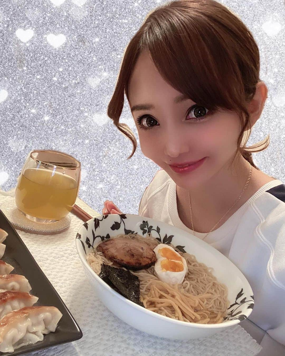 宇佐美あいりのインスタグラム：「昔から大好きな阿夫利の柚塩らーめん🍜 @afuri_fineramen 時短営業でなかなか最近食べれないのでお家で食べようとお取り寄せしてみた*⸜( •ᴗ• )⸝*久々に食べたけどおいしい😋✨あいりん柚大好きなの🥰食べた事ない人は是非食べてみて♡  #afuri #afuri通販 #お取り寄せグルメ #おうちでafuri #阿夫利 #お取り寄せラーメン #ラーメン通販 #麺スタグラム #pr」