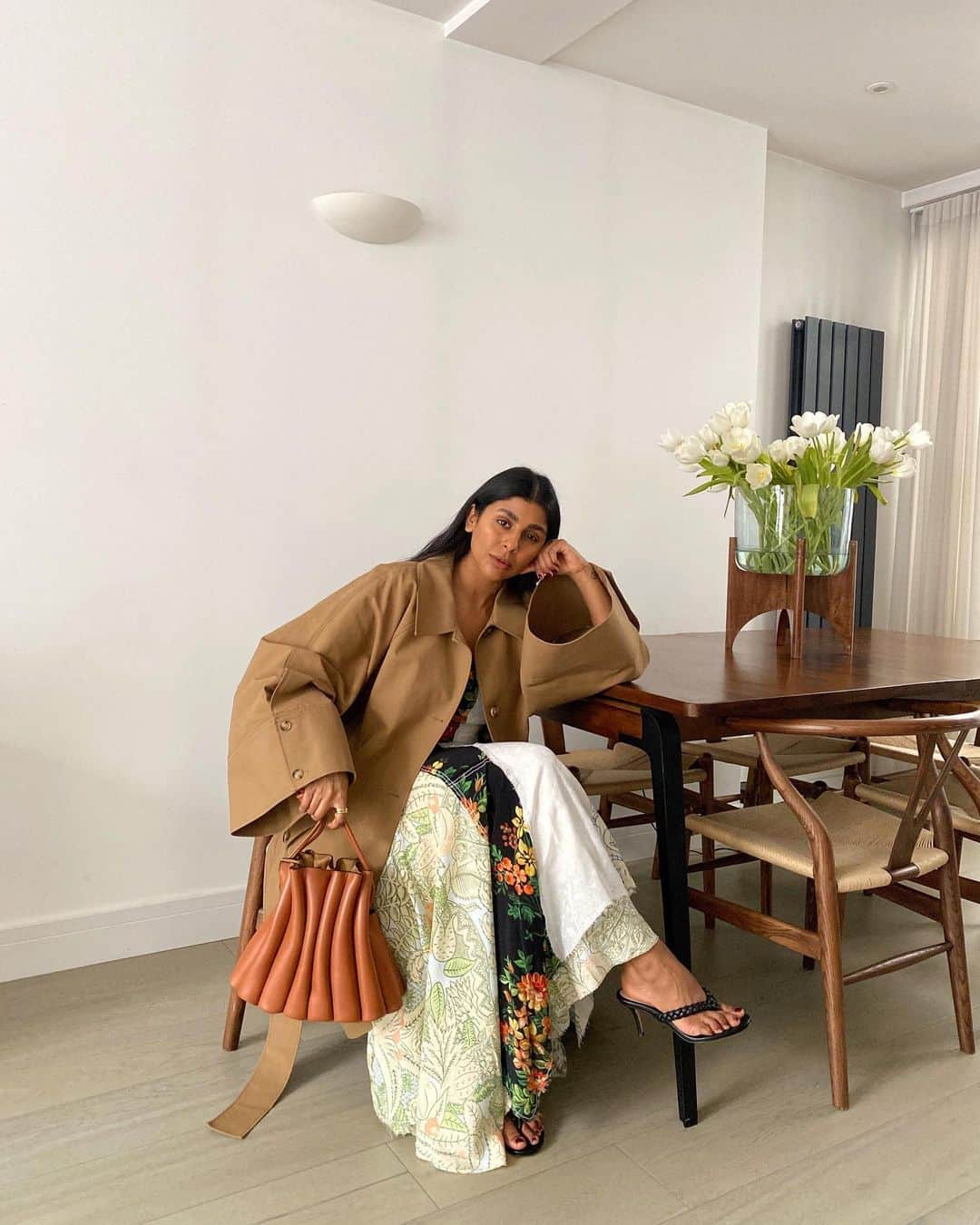 Harrodsのインスタグラム：「Look no further than @Monikh for proof that sweatpants aren’t the be-all and end-all of relaxed silhouettes. Tap to shop now.  #Harrods #HarrodsFashion  Our stores are closed but you can still discover the #WorldOfHarrods through Personal Shopping and online at harrods.com.」