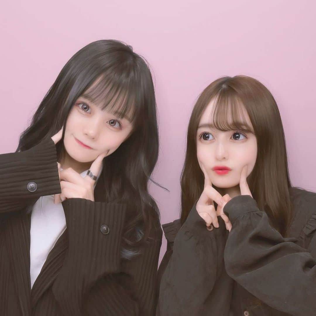 のインスタグラム：「. りっせんとプリクラとった〜 めっちゃ久しぶりに会えたの嬉しかった✨✨ . . . #プリント倶楽部 #プリクラポーズ #ピムス #japaneseidol #ぷにくら」