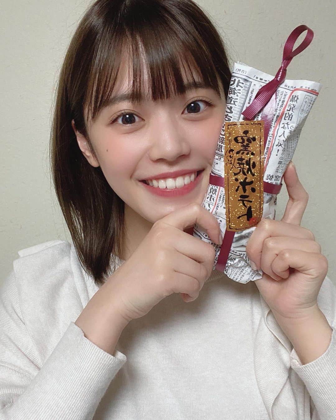 林茜実里さんのインスタグラム写真 - (林茜実里Instagram)「これすっっっごぐ美味しいんだよ🍠  友達がローソンで見つけて買ってきてくれました✨  スイートポテトみたいな感じ🧡  #コンビニスイーツ大好き」2月27日 20時09分 - amirihayashi_pimms