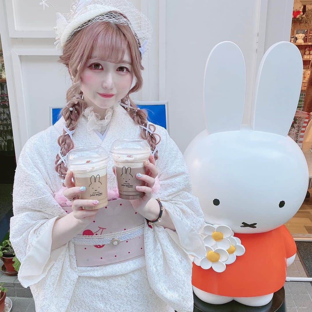 のインスタグラム：「浅草で行ってみたいな〜て思ってたフラワーミッフィー🐰🌸 めっちゃ可愛くて癒される( ᐡ. ̫ .ᐡ )  * * #フラワーミッフィー #ミッフィーカフェ #ミッフィー #浅草食べ歩き #浅草カフェ #flowermiffy #miffy  #浅草着物レンタル #江戸和装工房雅 #着物レンタル #着物 #浅草 #着物コーディネート #着物ヘア #レース着物 #着物ヘアアレンジ #浴衣ヘアアレンジ #ヘアアレンジ#アイドル #コンカフェ #コンカフェキャスト #メイド #サロモ #フィッシュボーン  #asakusa #kimonogirl #japanesegirl #followforfollowback #フォローミー #いいね返し」