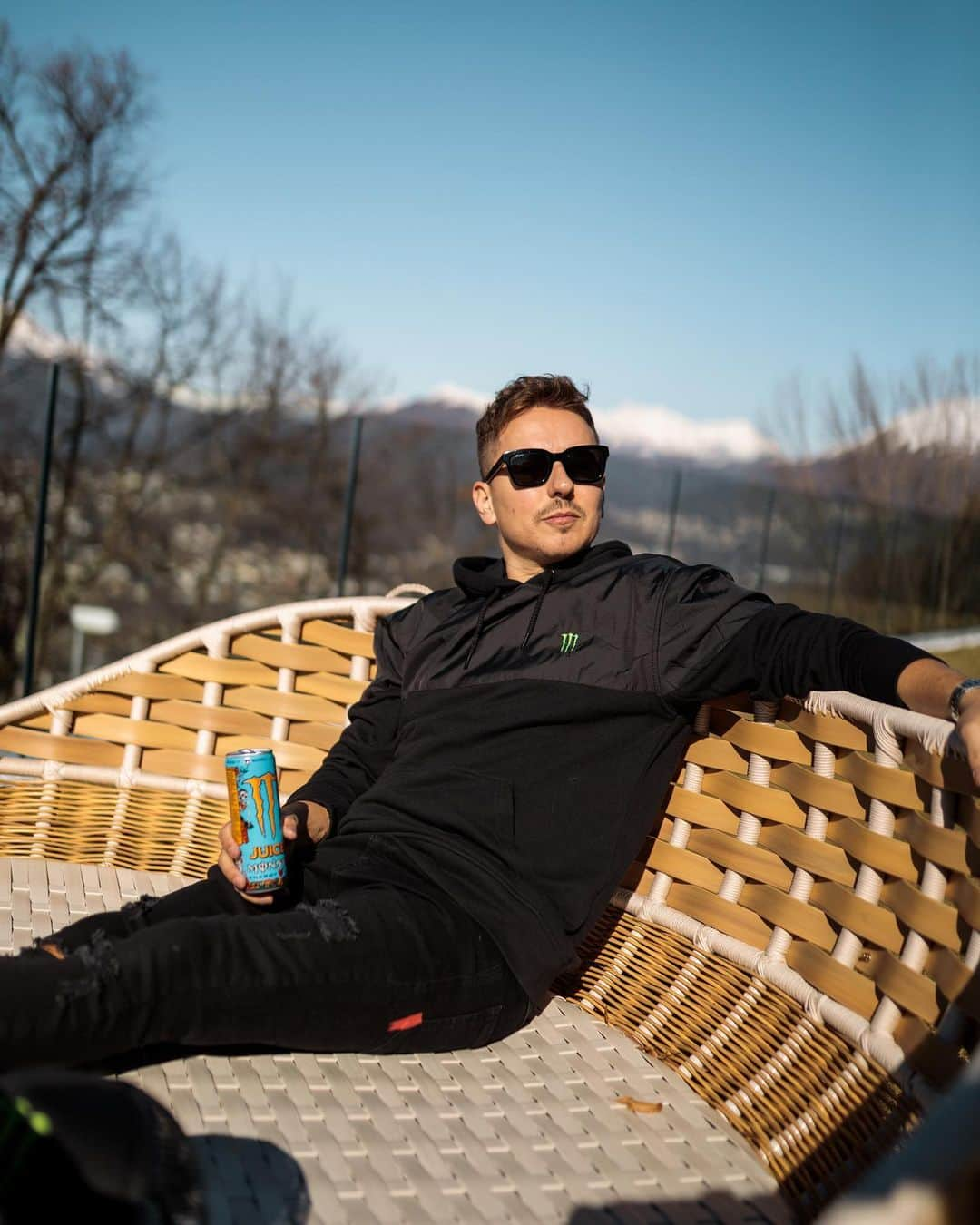 ホルヘ・ロレンソのインスタグラム：「Disfrutando de unos días en casa antes del próximo viaje 😁 ¿A dónde creéis que voy?   #relax #lugano #jorgelorenzo #monsterenergy  ----------------------------------------------------------------------------  Enjoying a few days at home before my netx trip 😁 Where do you think I’m going next?   #relax #lugano #jorgelorenzo #monsterenergy @monsterenergy」