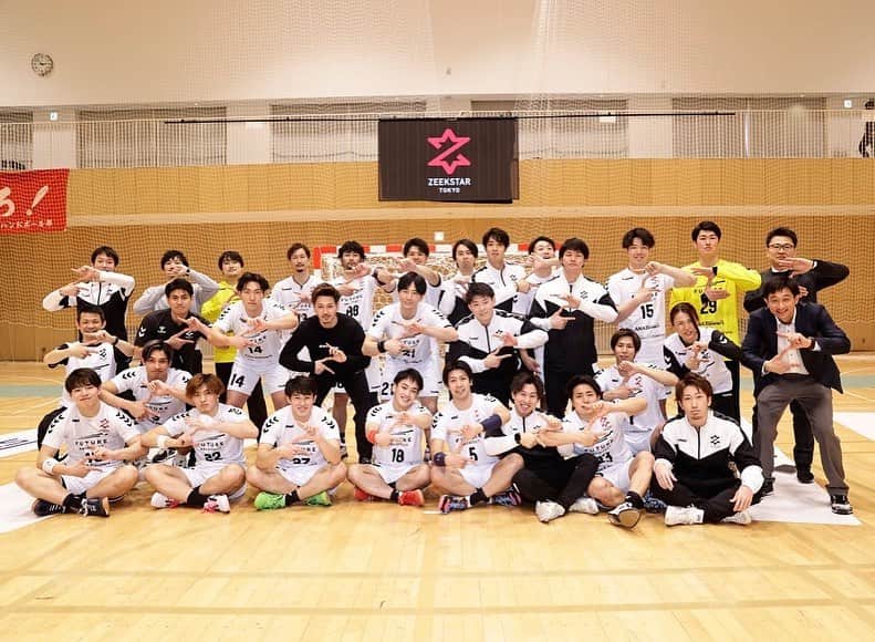 のインスタグラム：「シーズン終了🦸🏼‍♂️とにかく楽しかった🤩 難しい時期にも関わらず快く受け入れてくださったチームには感謝しかありません🫂 怪我人に休む暇ないので明日からまた復帰に向けて↪️ #zeekstartokyo  #2枚目#山王戦終わりの湘北意識」