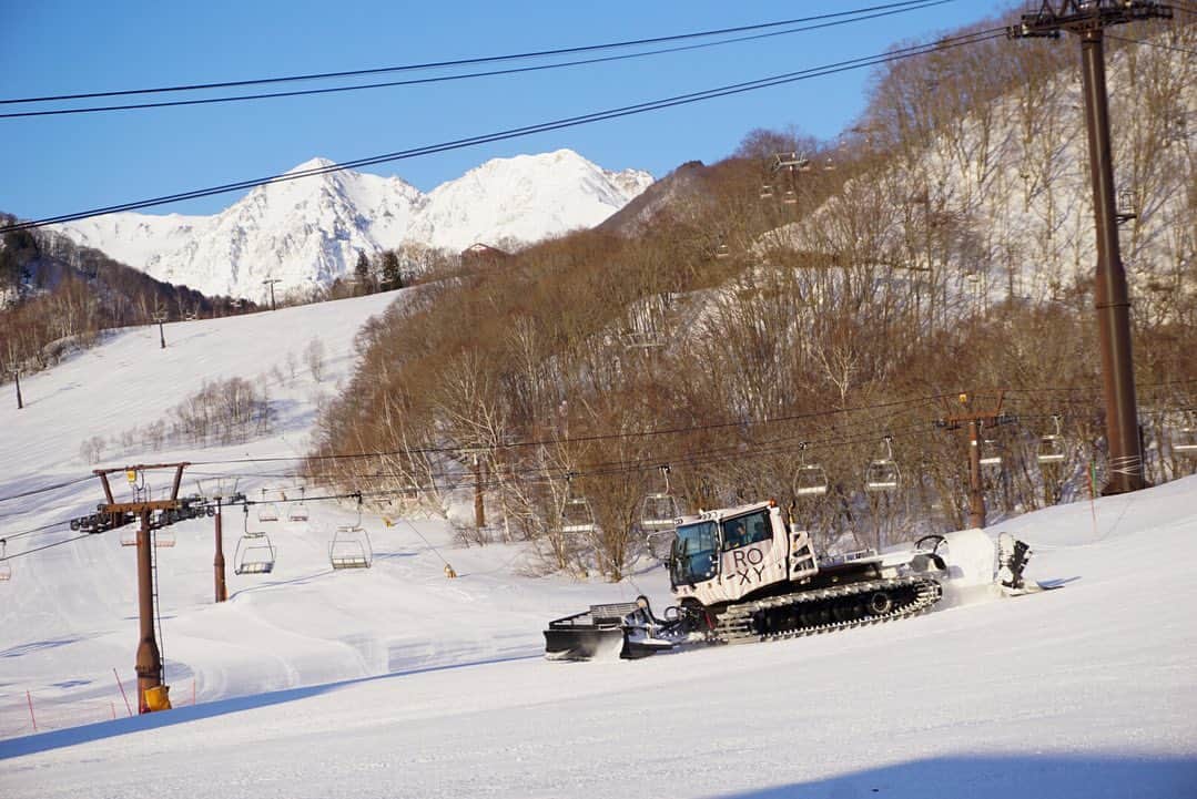 栂池高原スキー場さんのインスタグラム写真 - (栂池高原スキー場Instagram)「ドピーカン間違いなし☀️☀️☀️ 滑らなきゃ損ですよ〜😆 #roxy 圧雪車で最高のバーン仕上げてます♪  #栂池高原スキー場 #tsugaike  #ピーカン #ドピーカン  #roxyjapan  @roxy @roxyjapan」2月28日 7時16分 - tsugaike_kogen