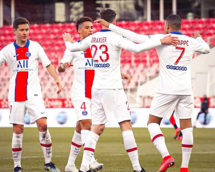 ユリアン・ドラクスラーのインスタグラム：「Performance puissante, les gars! // Starke Leistung, Jungs! // Strong showing, guys!  #dfcopsg #icicestparis #allezpsg #psg #paname #jdx」